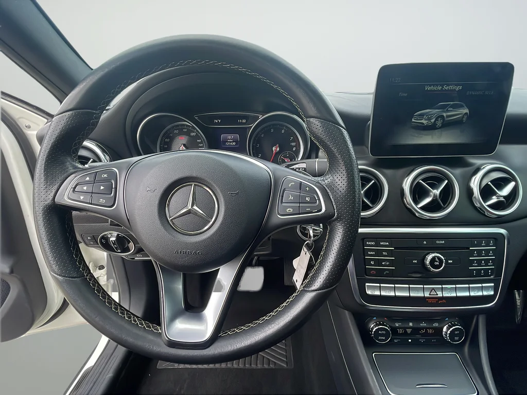 Used 2018 White Mercedes-Benz GLA 250 image 36