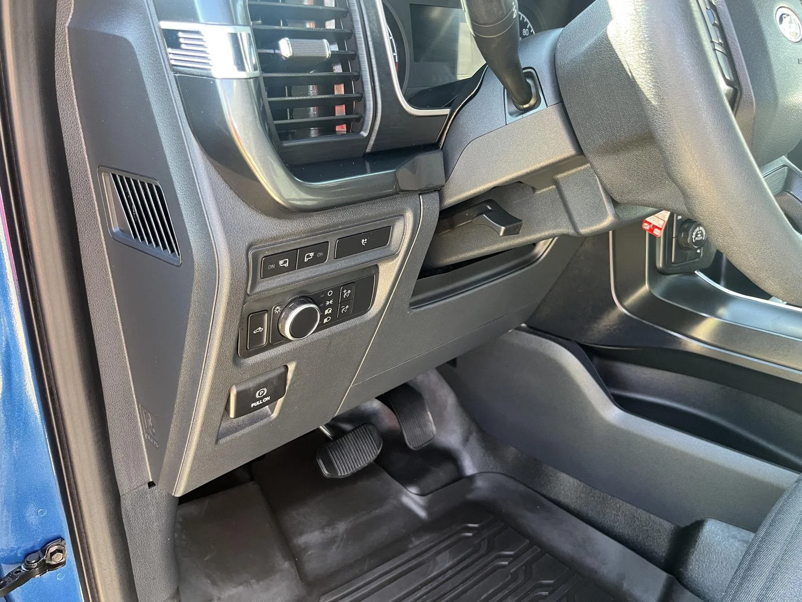 Used 2022 Atlas Blue Metallic Ford XL image 15