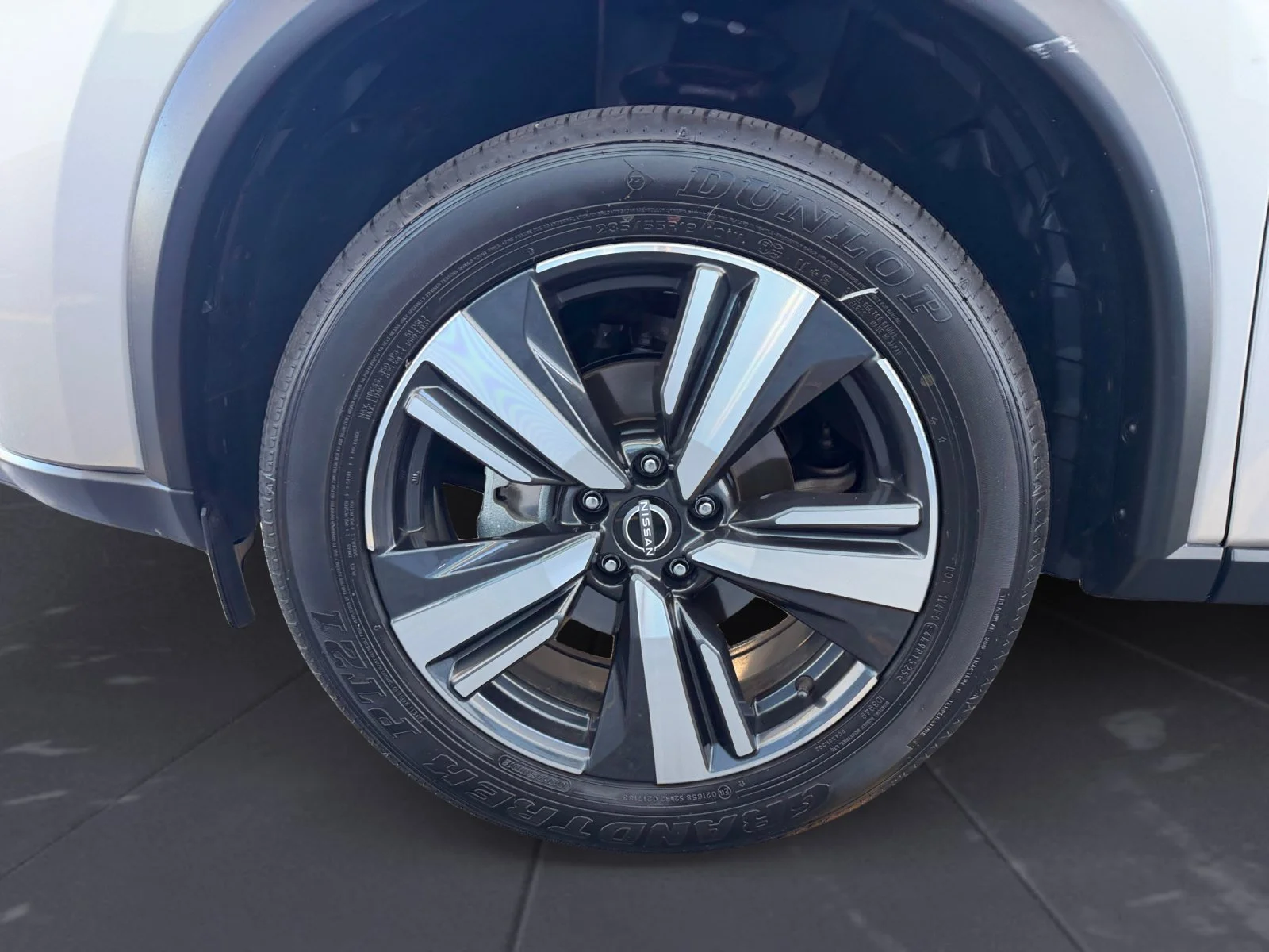 Used 2025 Champagne Silver Metallic/Super Black Nissan SL image 45