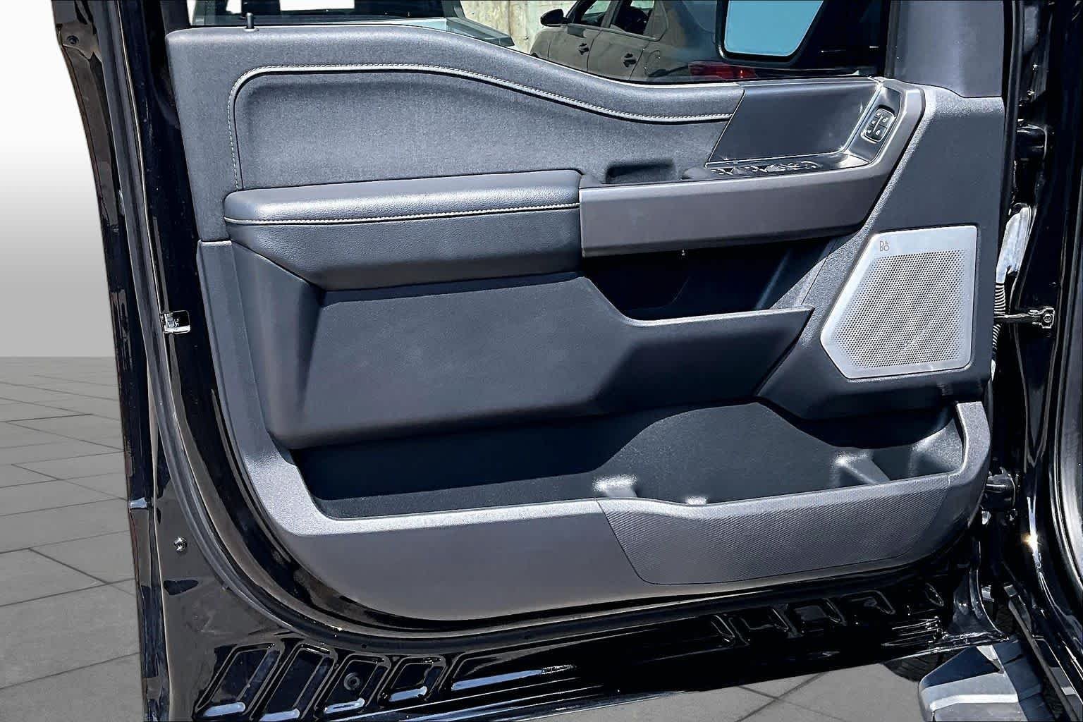 Used 2024 Agate Black Metallic Ford LARIAT image 24