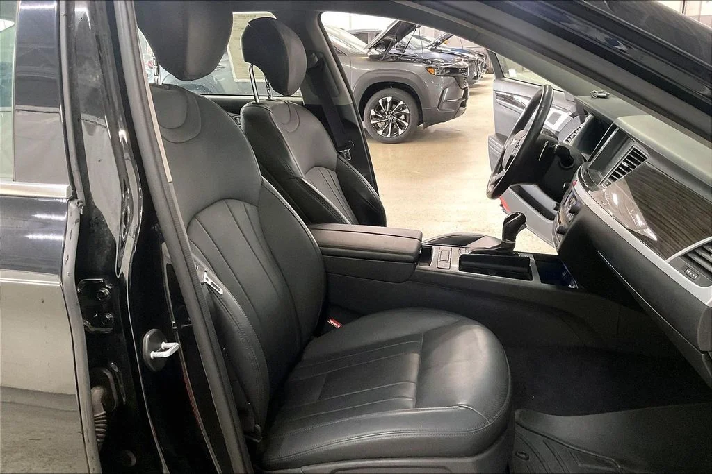 Used 2015 Black Hyundai 3.8 image 6