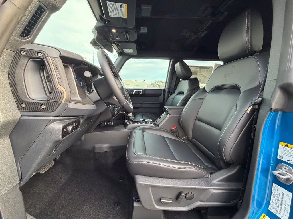 Used 2025 Blue Ford Badlands image 21