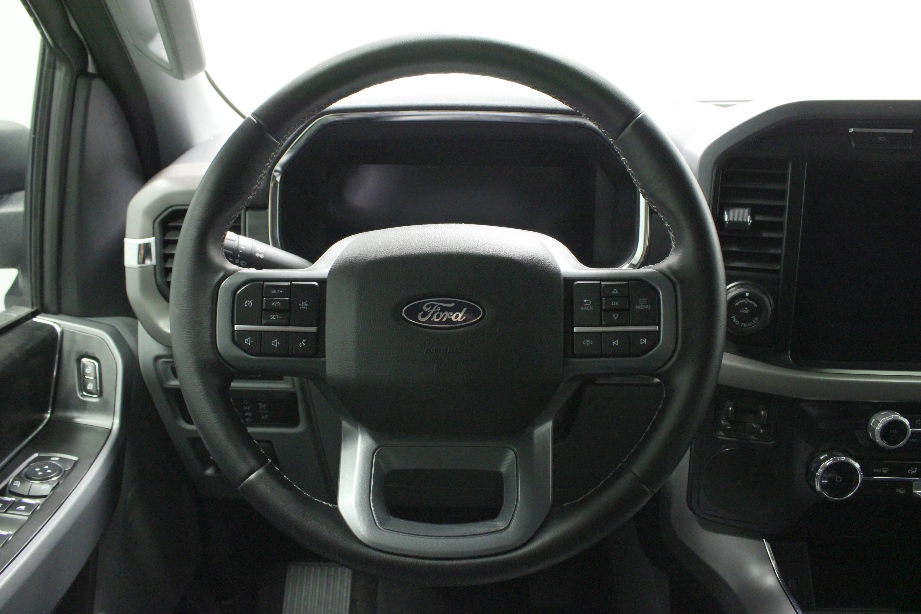 Used 2024 Oxford White Ford XLT image 23