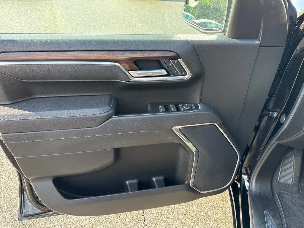Used 2025 Onyx Black GMC 