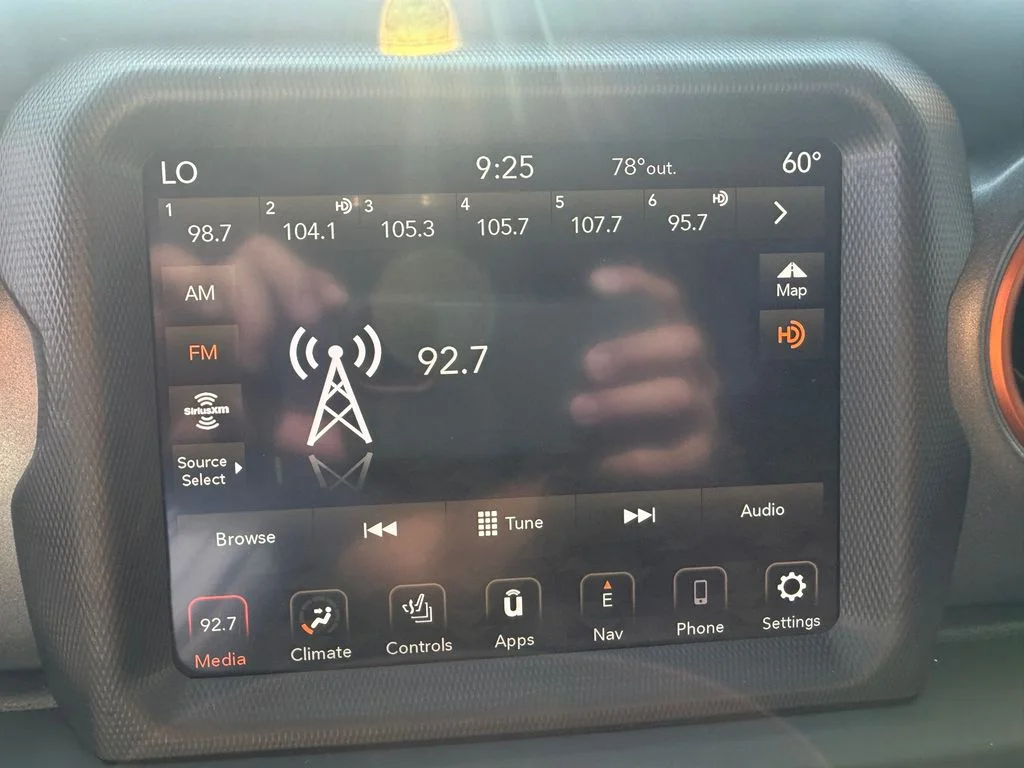 Used 2022 Silver Jeep Mojave image 12
