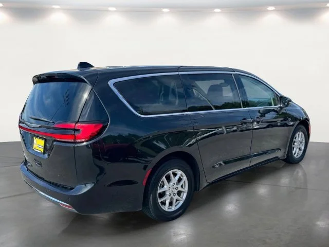 Used 2023 Black Chrysler Touring L image 4