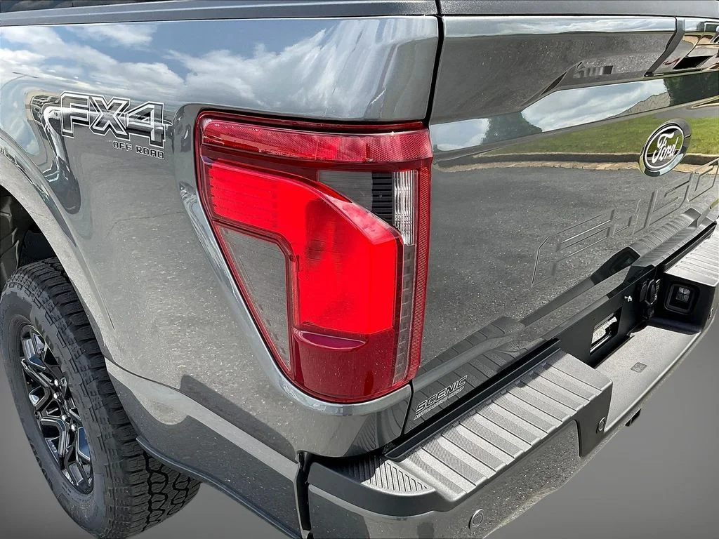 New 2026 Carbonized Gray Metallic Ford XLT image 30