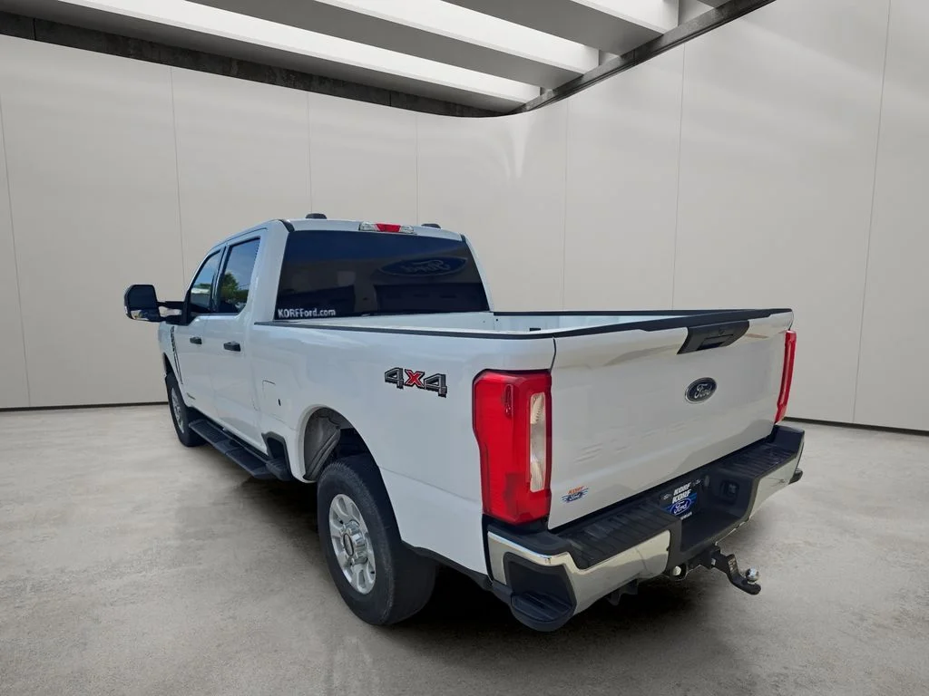 Used 2024 Oxford White Ford XLT image 4