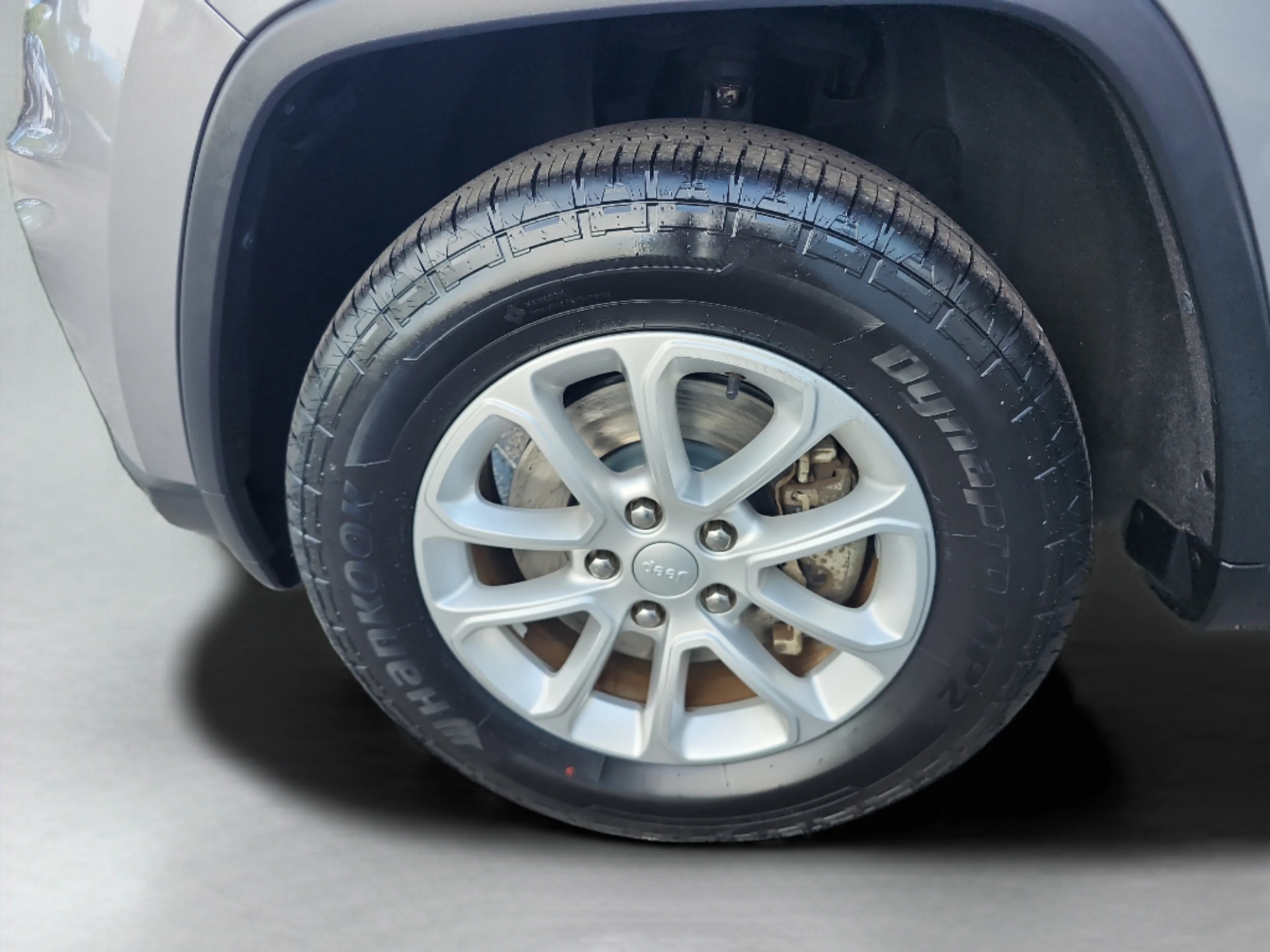 Used 2021 Billet Silver Metallic Clearcoat Jeep Laredo E image 35