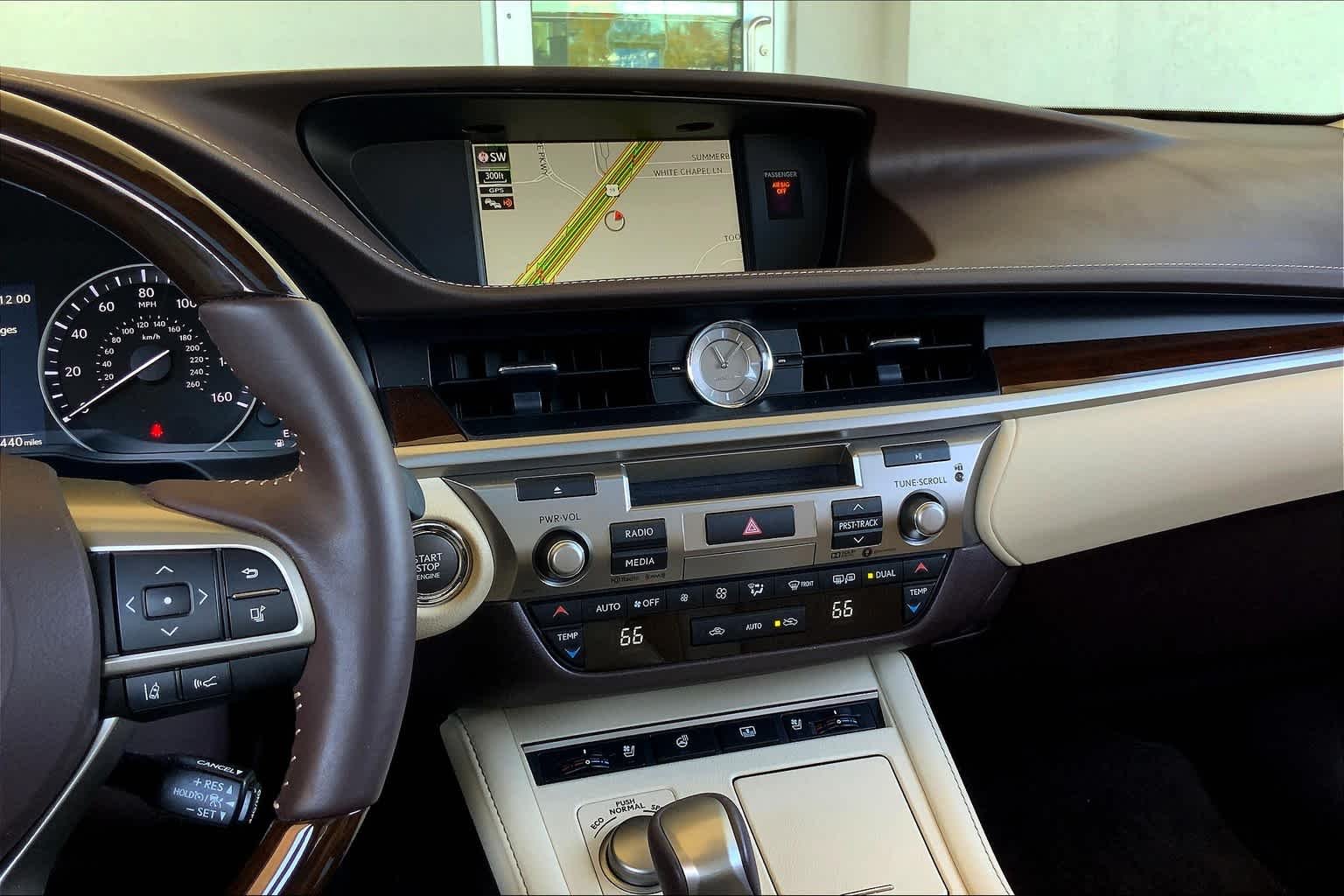 Used 2018 Matador Red Mica Lexus  image 7