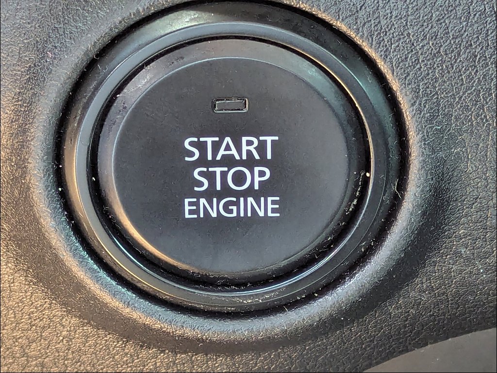 Used 2021 Deep Crystal Blue Mazda Select image 28
