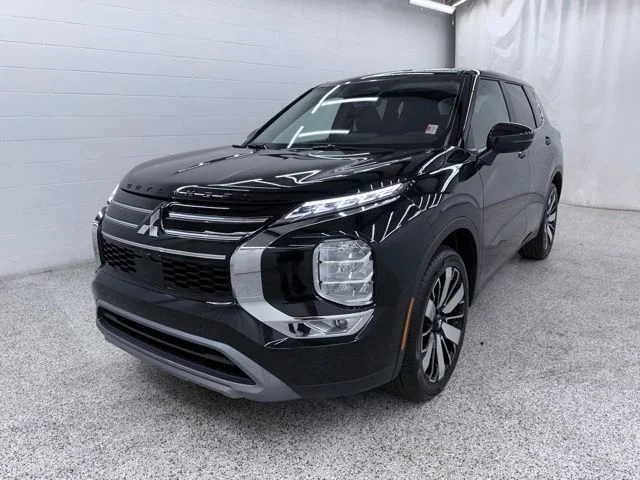 New 2026 Black Mitsubishi SE image 5
