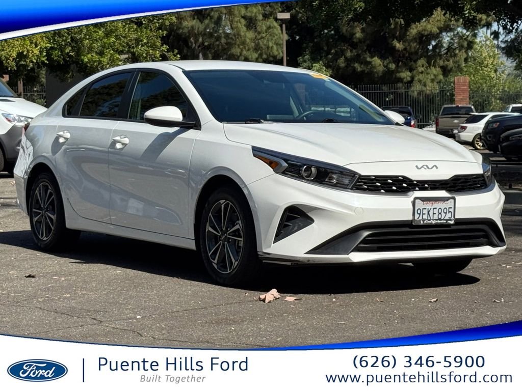 2023 Kia Forte LXS AT's photo