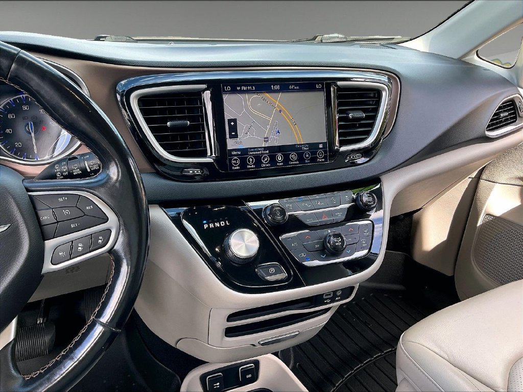Used 2019 Billet Silver Metallic Clearcoat Chrysler Touring L image 18