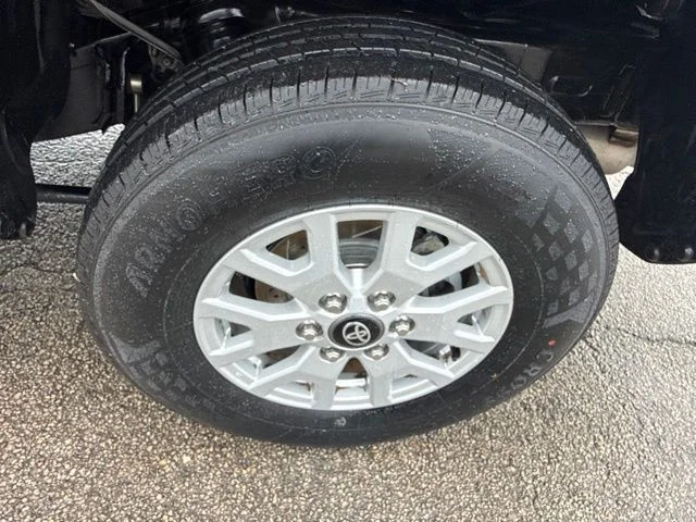 Used 2024  Toyota SR5 image 33
