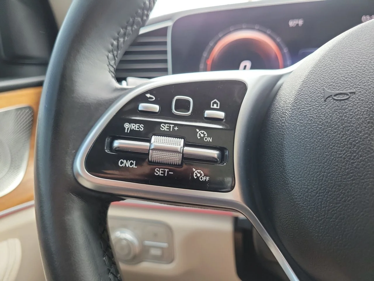 Certified Used 2023  Mercedes-Benz GLE 350 image 33