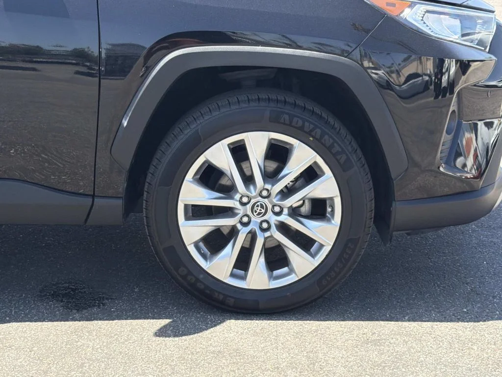 Used 2019 Midnight Black Metallic Toyota Limited image 37