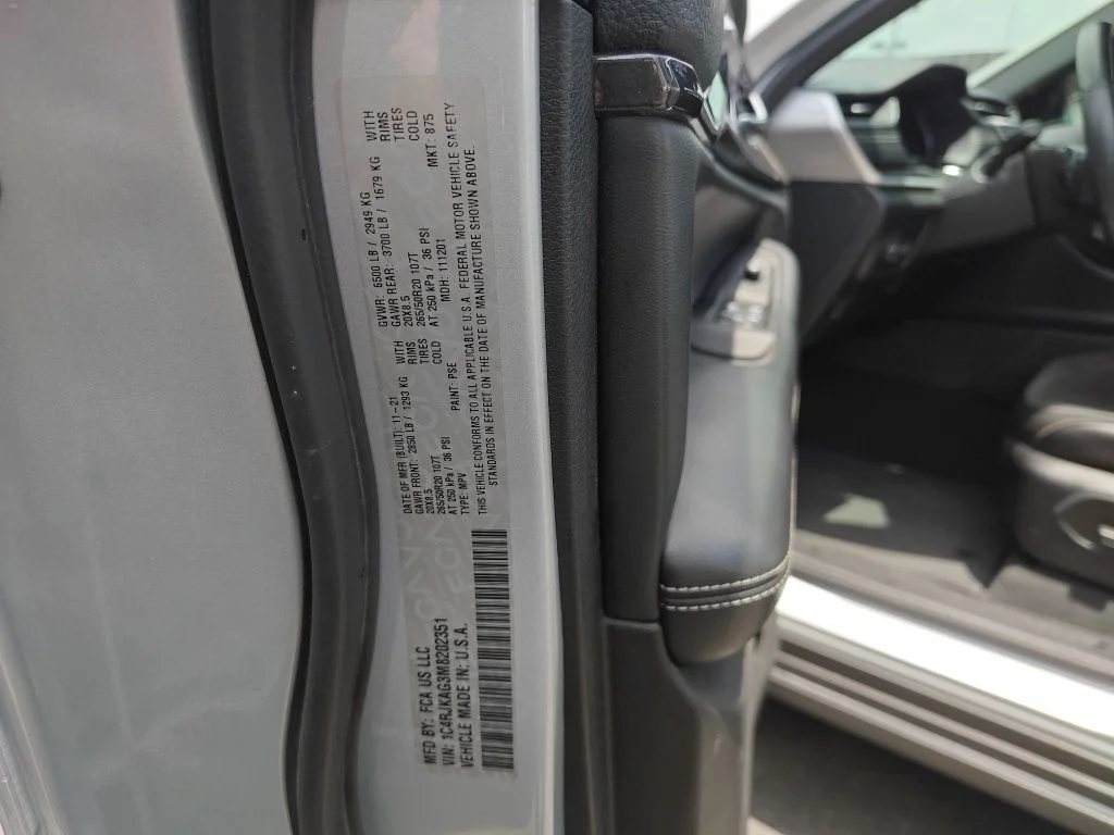 Used 2021 Silver Jeep Altitude image 16