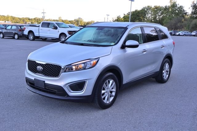 Used 2018 Silver Kia LX image 3