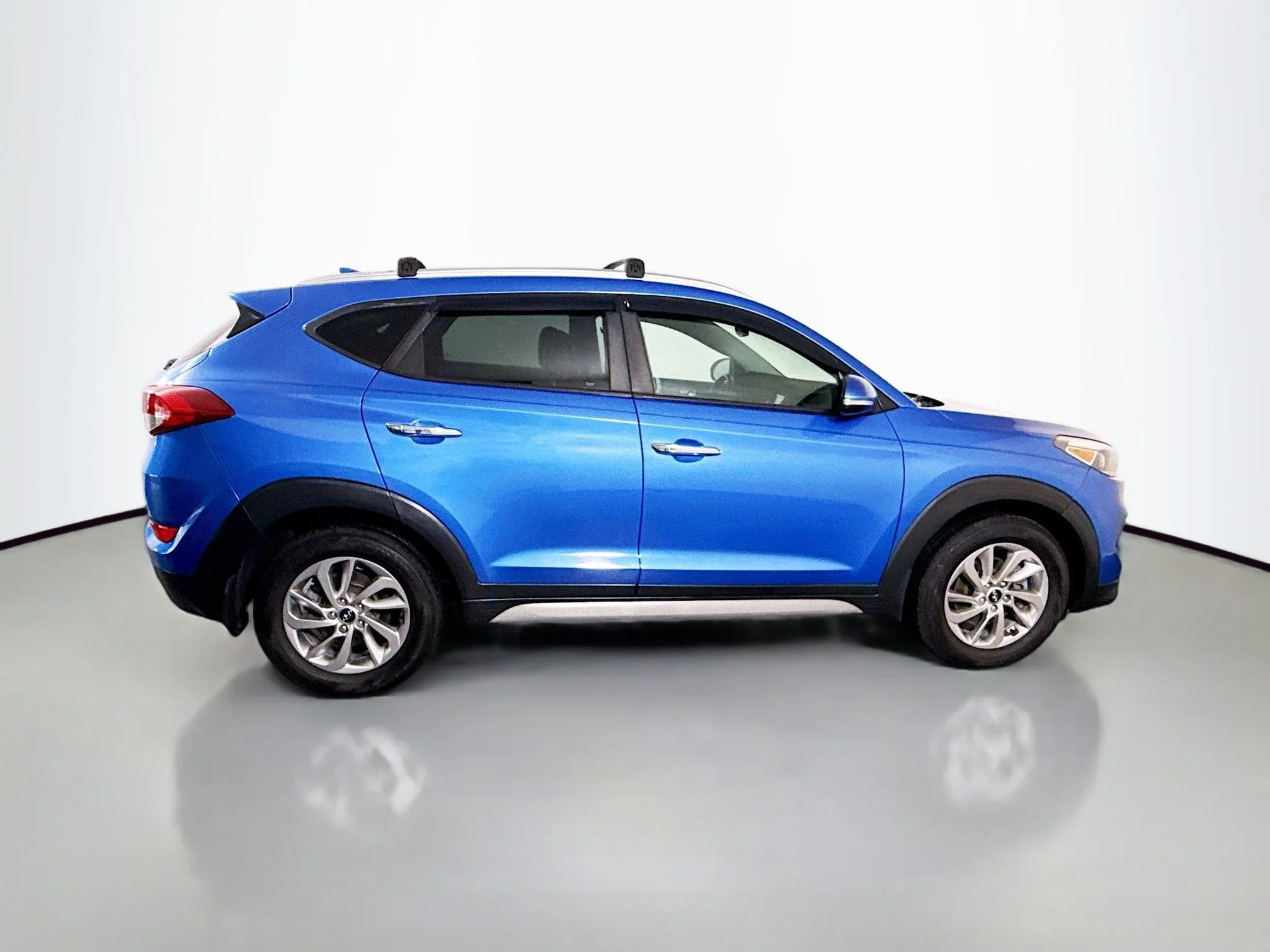 Used 2017 Caribbean Blue Hyundai SE Plus image 8