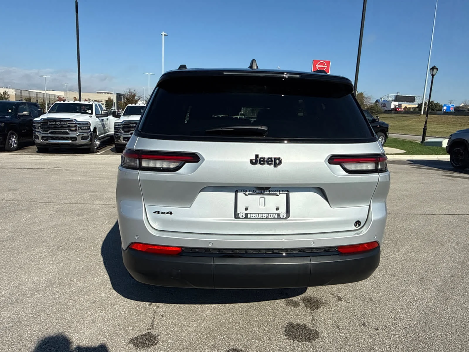 New 2025 Silver Zynith Exterior Paint Jeep Limited image 8