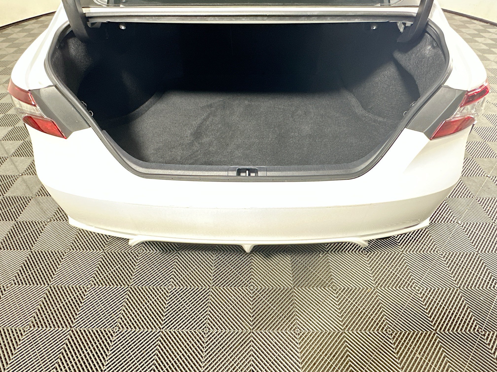 Used 2024 Ice Toyota SE image 31