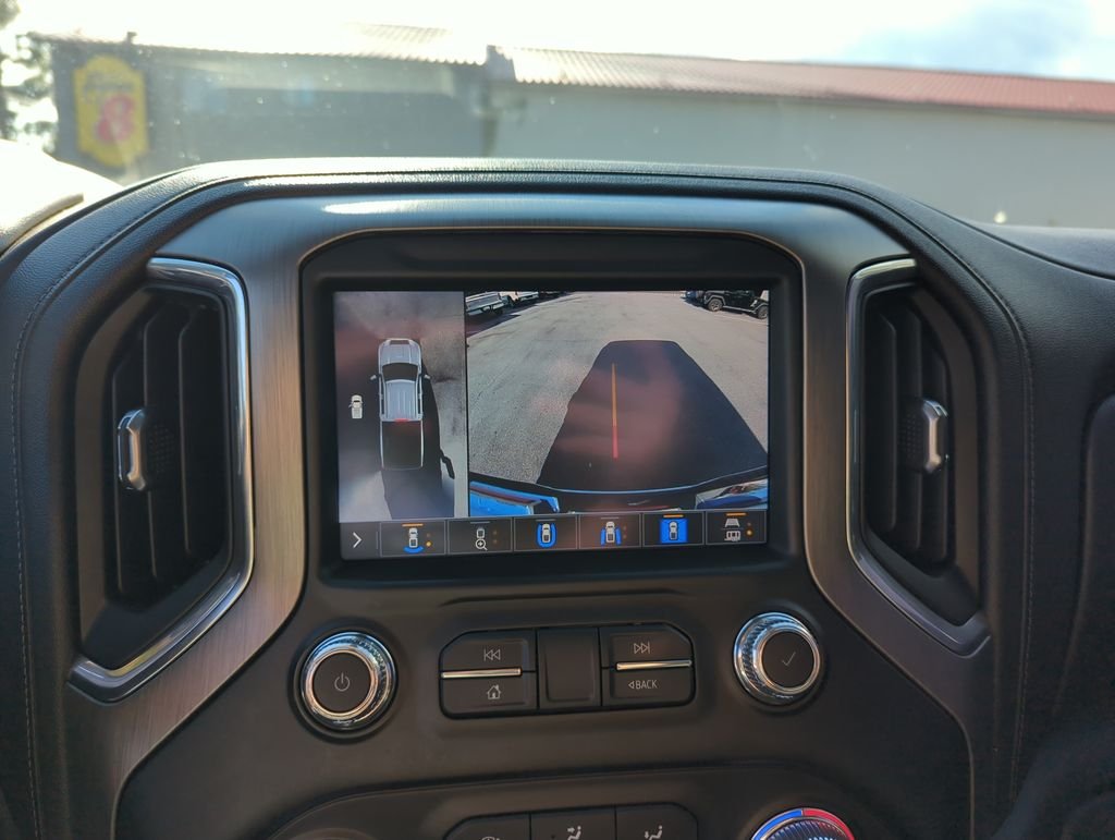 Used 2021 White GMC Denali image 25