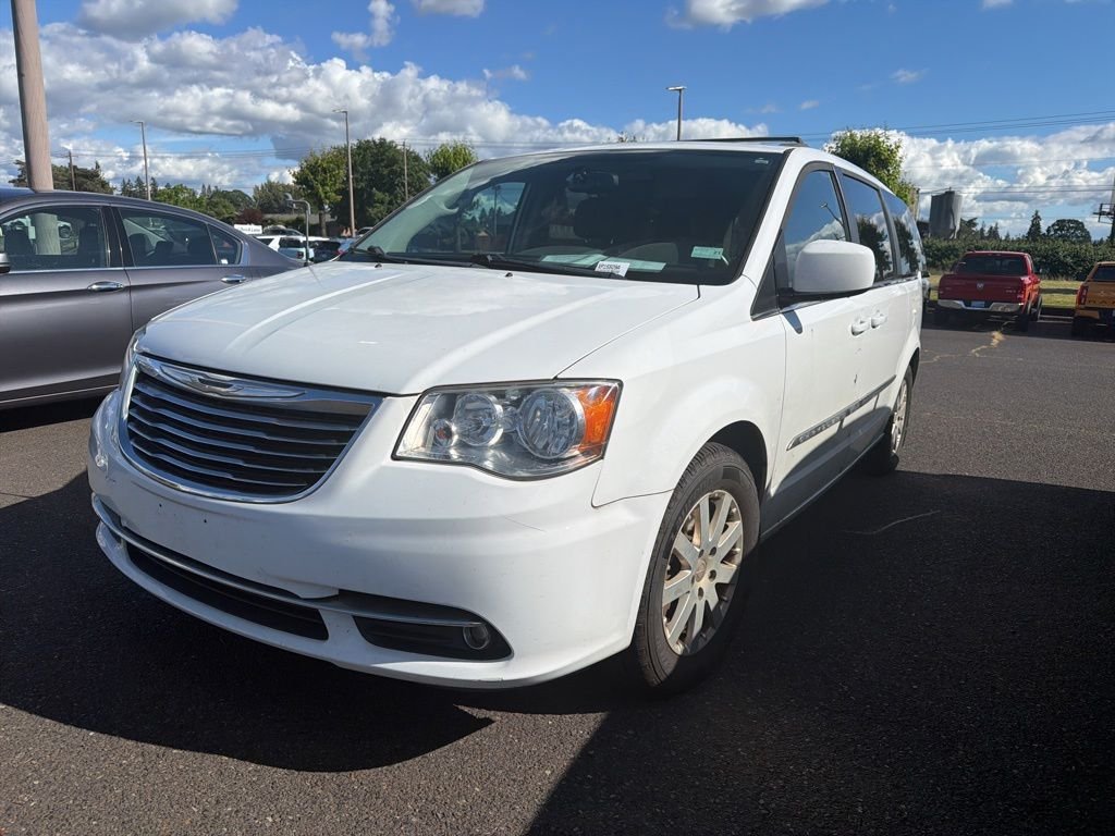 2016 Chrysler Town & Country Touring's photo