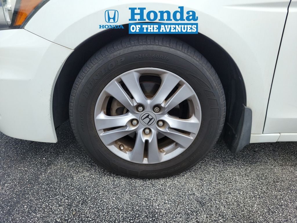 Used 2012 White Orchid Pearl Honda SE image 4