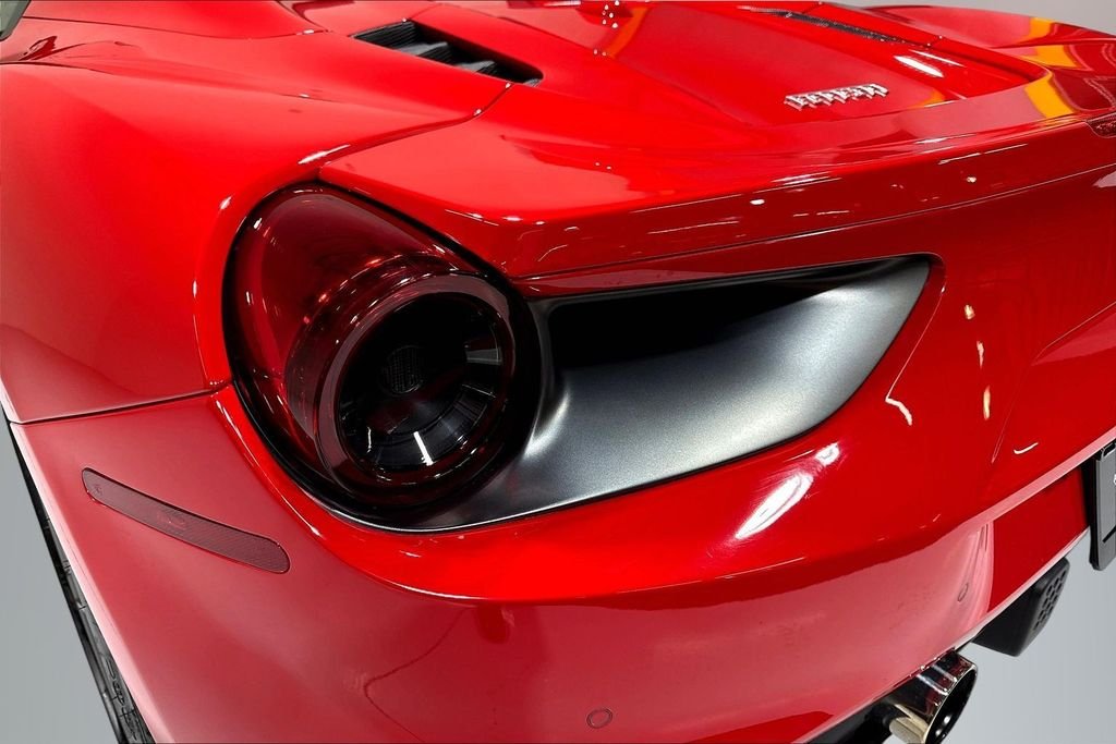 Used 2018  Ferrari  image 19