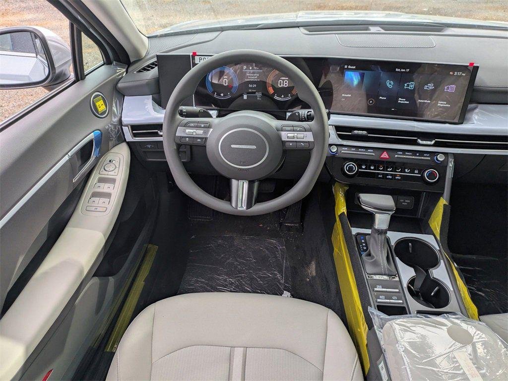 New 2026 White Hyundai SE image 15