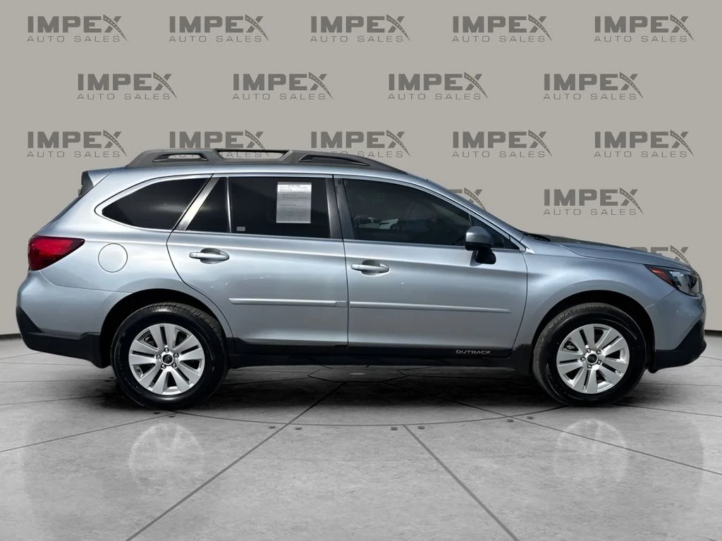 Used 2018 Silver Subaru 2.5i Premium image 7