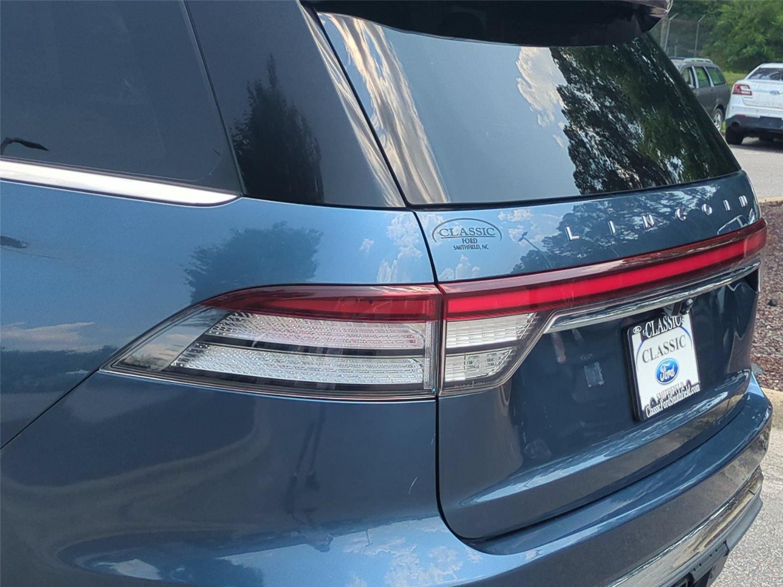 Used 2020 Blue Diamond Metallic Lincoln Reserve image 12
