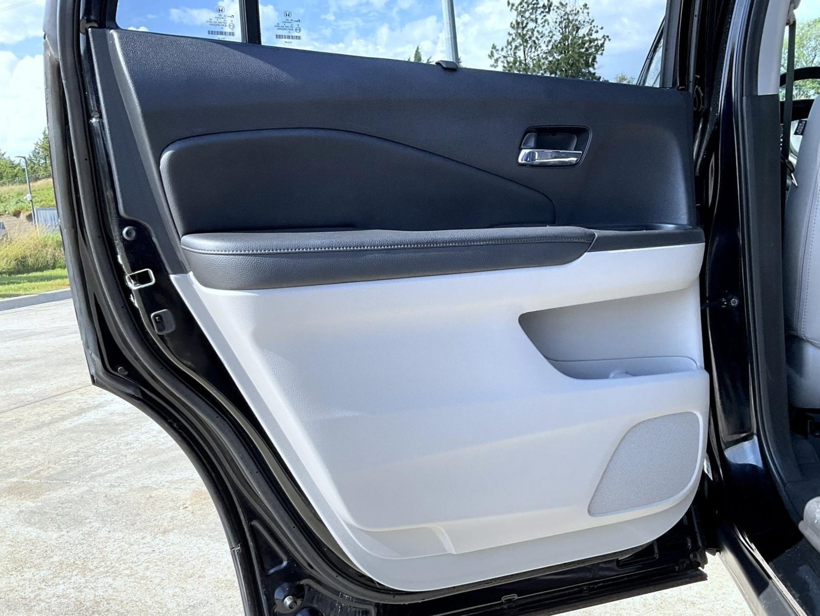 Used 2019 Crystal Black Pearl Honda EX-L image 24