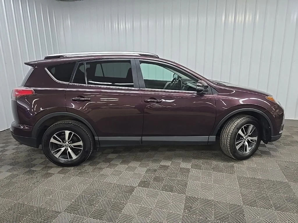 Used 2018 Black Toyota XLE image 2