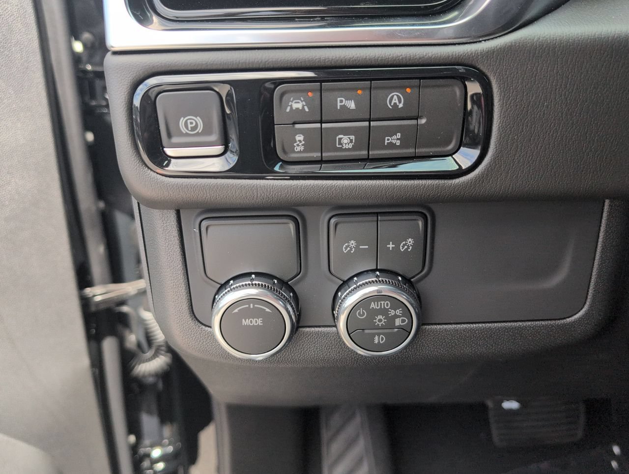 2026 GMC Yukon XL Denali - Photo 18