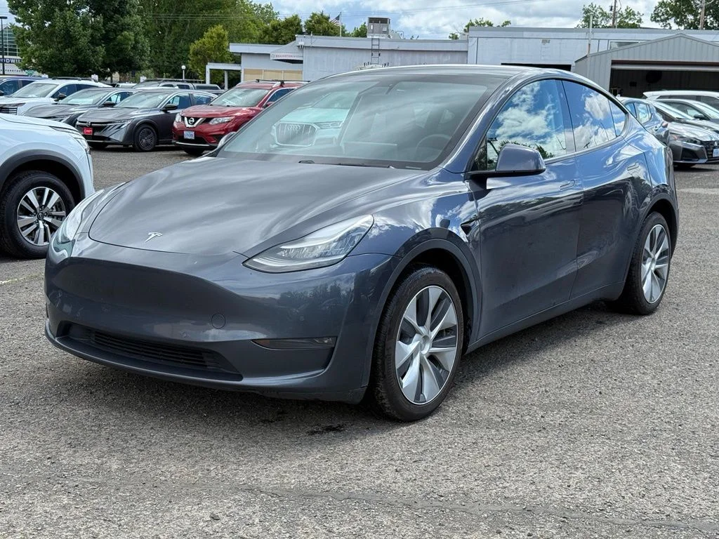 Used 2020  Tesla Long Range image 2