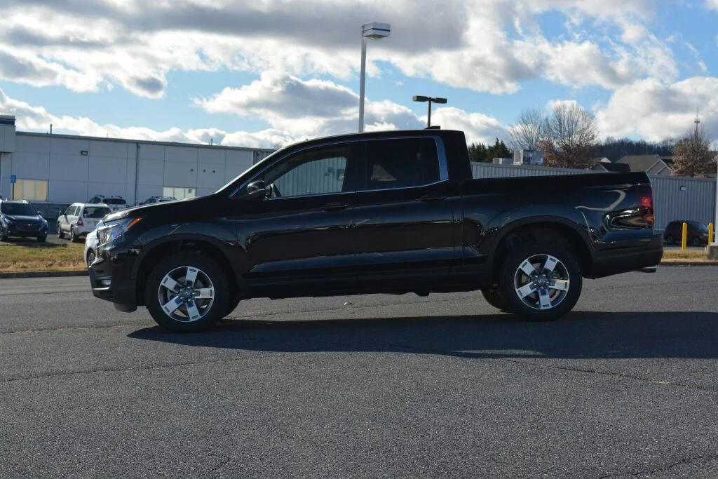 New 2026 Crystal Black Pearl Honda RTL image 3