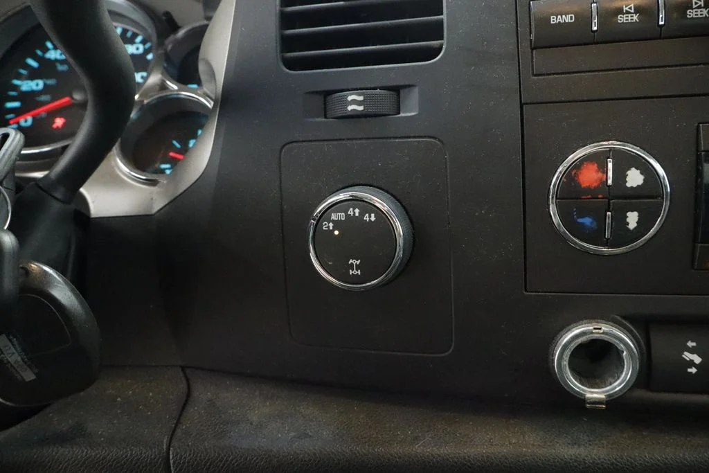 Used 2011 Black GMC SLE image 27