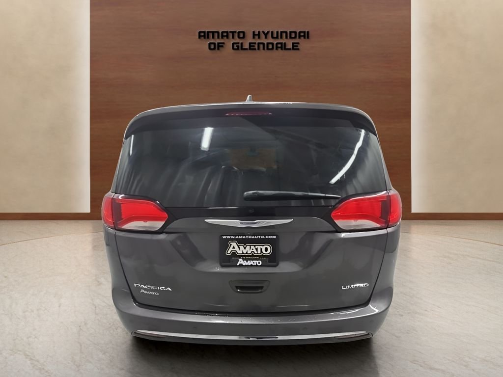 Used 2018 Gray Chrysler Limited image 5