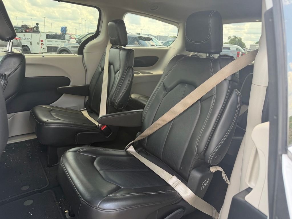 Used 2023 White Chrysler Touring L image 15