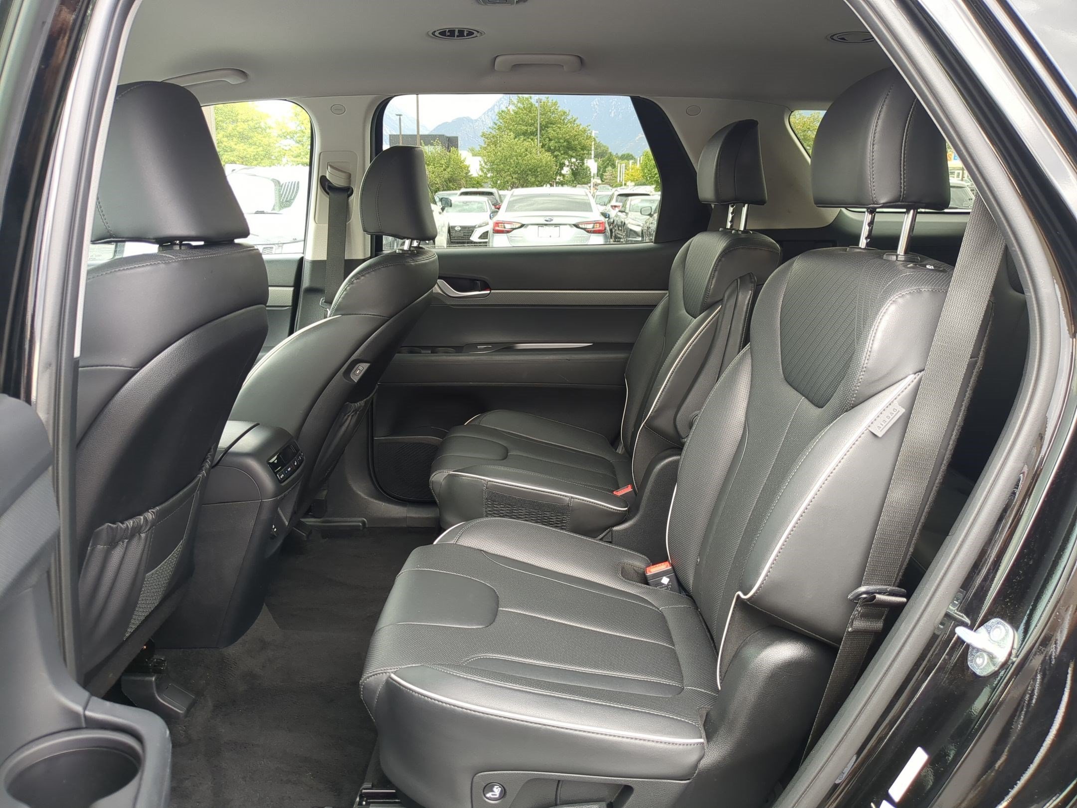 Used 2025 Abyss Black Pearl Hyundai SEL image 27