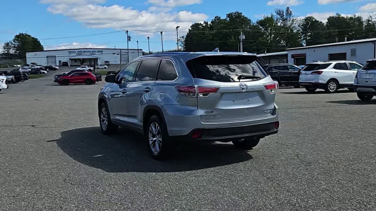 Used 2015 Silver Sky Metallic Toyota XLE image 13