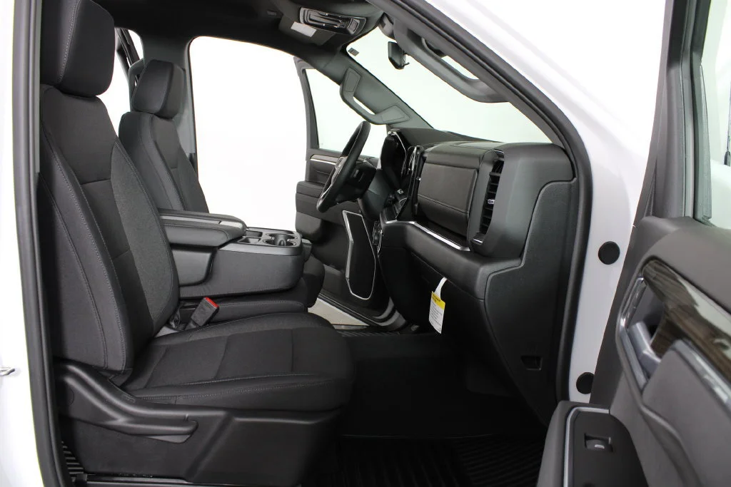 New 2026 Summit White Chevrolet LT (2FL) image 15