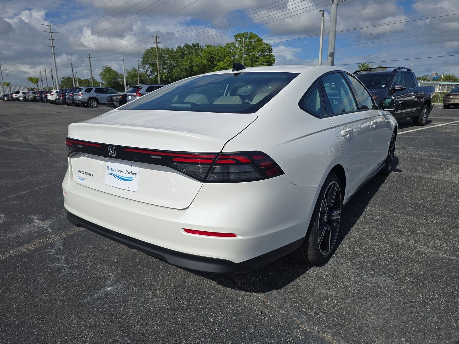 New 2026 Platinum White Pearl Honda SE image 4