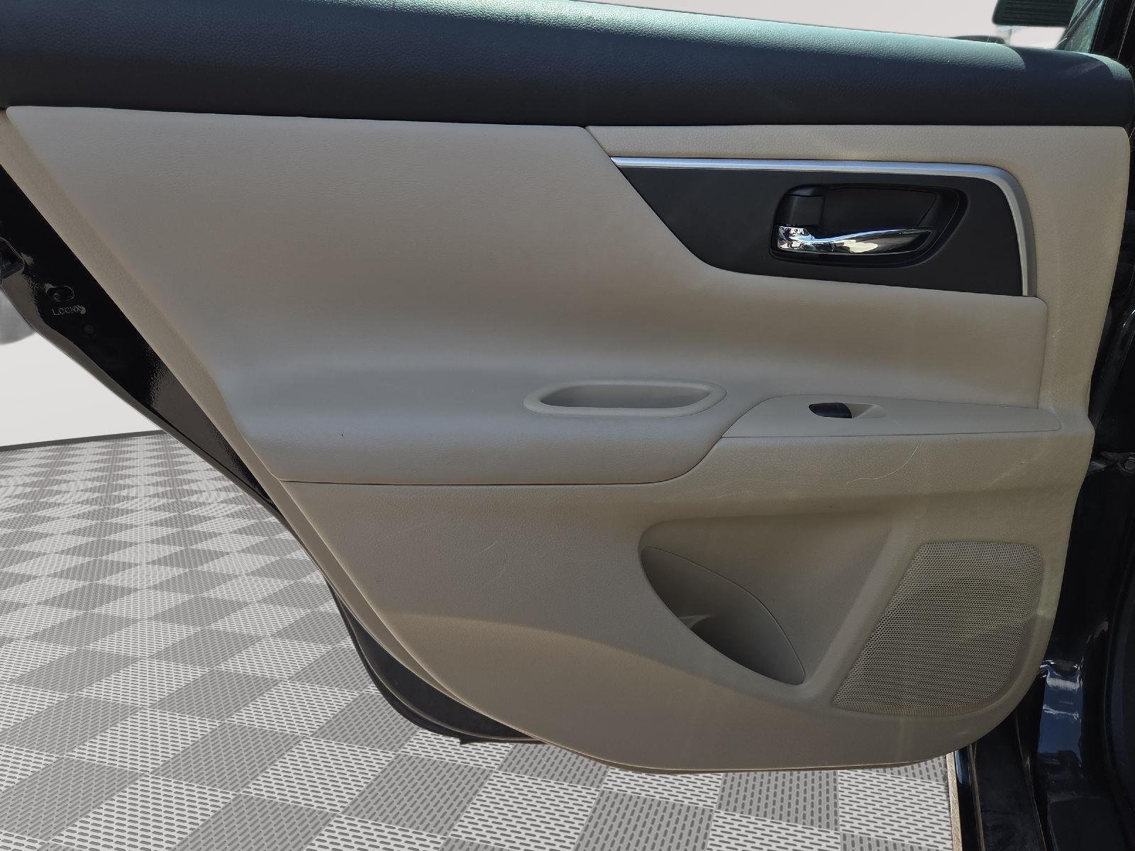 Used 2017 Super Black Nissan 2.5 SV image 24