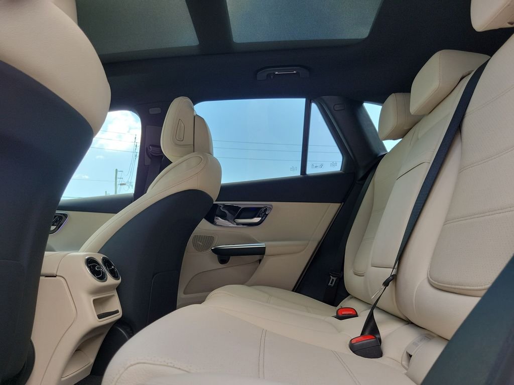 New 2026 White Mercedes-Benz GLC 300 image 10