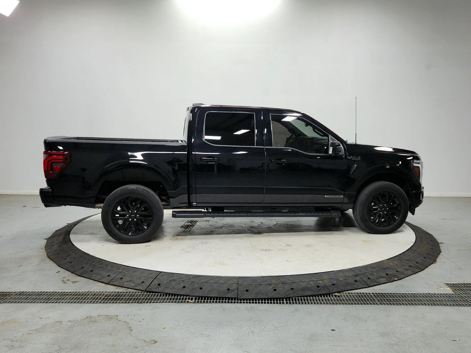 Used 2024 Black Ford Lariat image 9