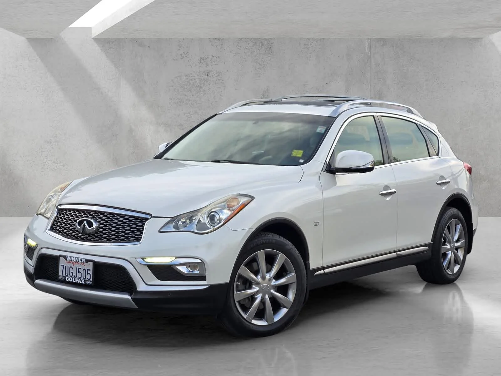 Used 2016  INFINITI  image 8