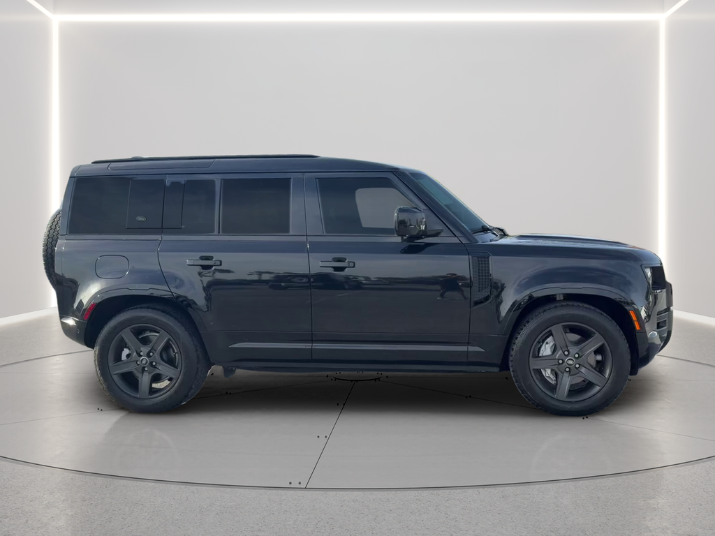Used 2024 Black Land Rover X-Dynamic SE image 4